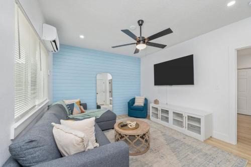 Wright Apartment | Sunny Haven 619 1BR Townhome in Fort Walton