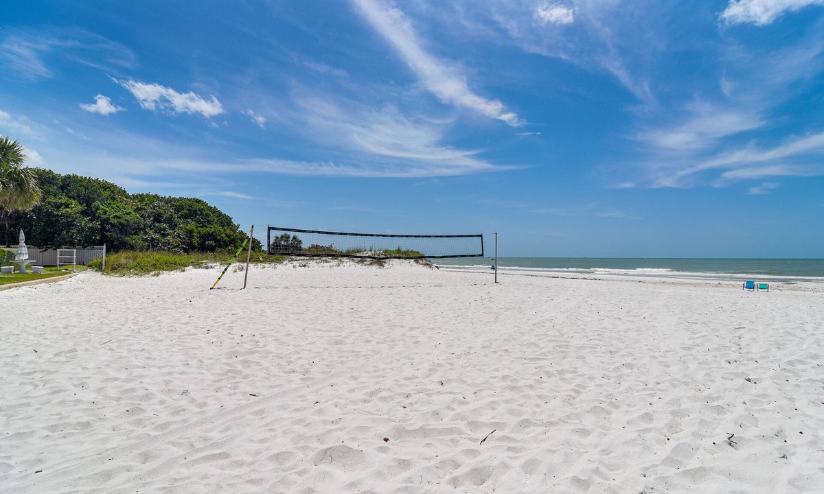 Seminole Condo | Sunny Indian Shores Condo w/Beach Access!