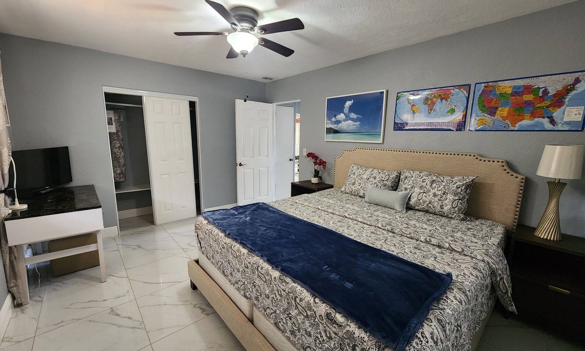 Orlando House | Sunny palm breeze home near UCF