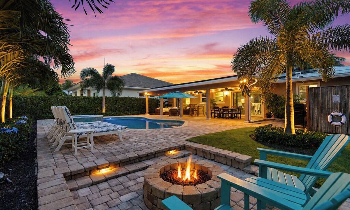 Palm Beach Shores House | ☀️Sunny Palm Gardens Coastal Retreat