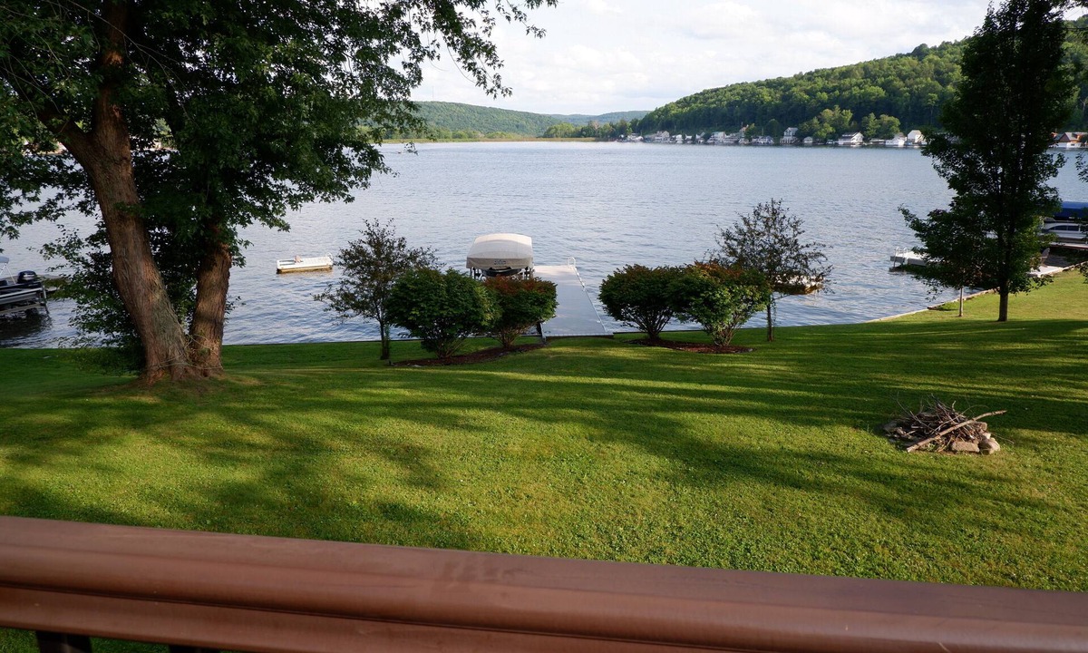 Cuba House | Sunsets & Skiing- Lake Front Rental House on Cuba Lake