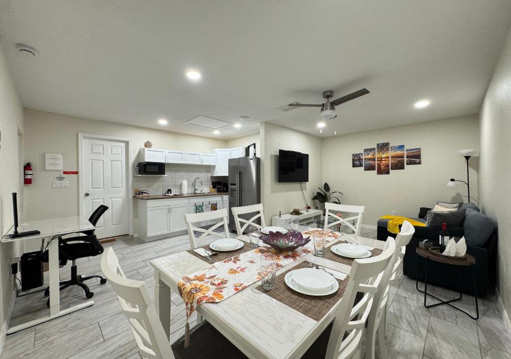 Lehigh Acres Apartment | Sunshine Nest