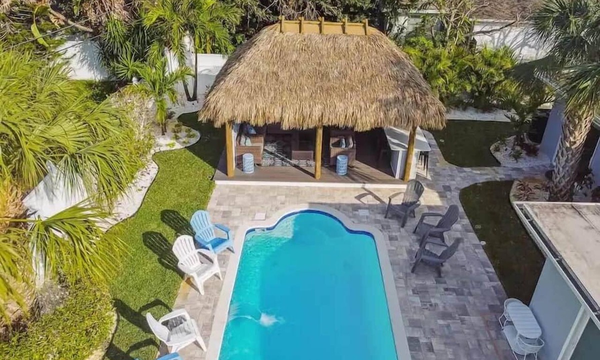South Pinellas Community Council House | Sunshine Tiki Retreat * Poolside Cabana Bar& Pool