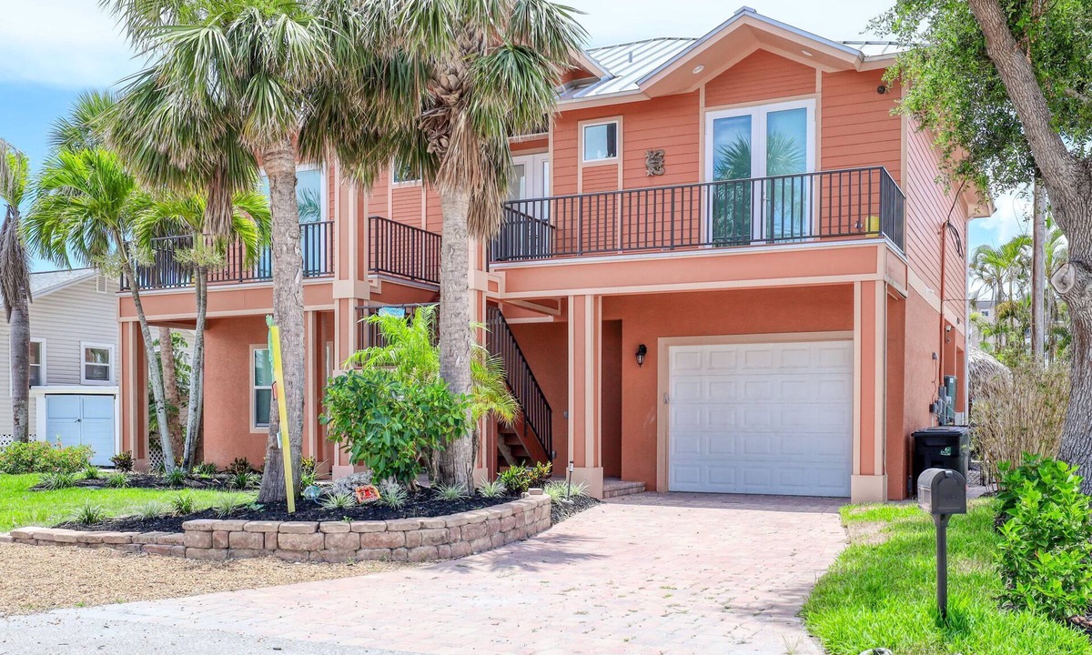 Fort Myers Beach House | Super Summer Special check out the deals HURRY GOING FAST