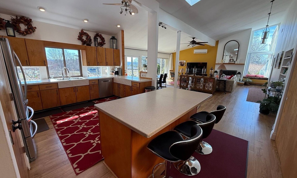 Ithaca House | Sweeping Valley Sunsets 4BR, 3 Bath Retreat Minutes to Cornell and IC
