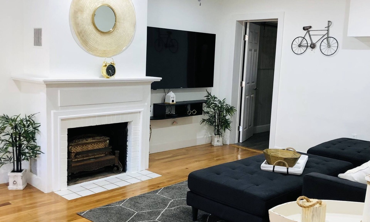 Delray Beach Cottage | Swinton Beach Cottage and driveway parking