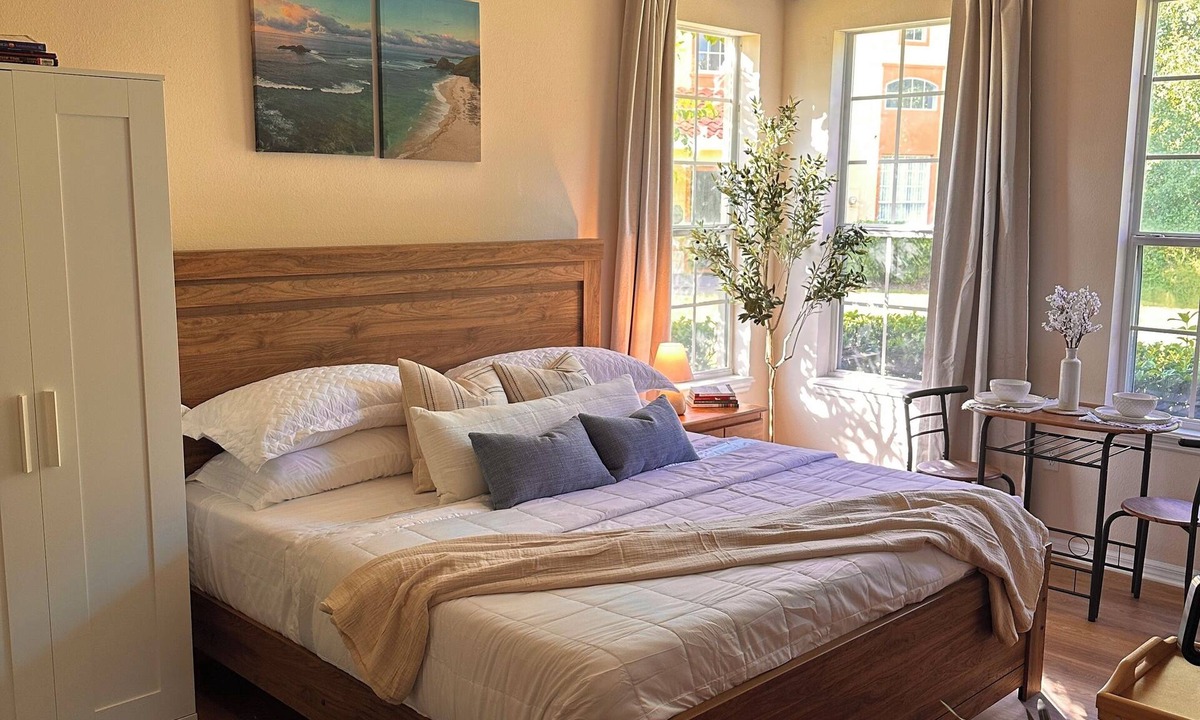 Windwood Bay Apartment | Ta-da! How does this look? Modern Vacation Studio Minutes Away From The Parks!