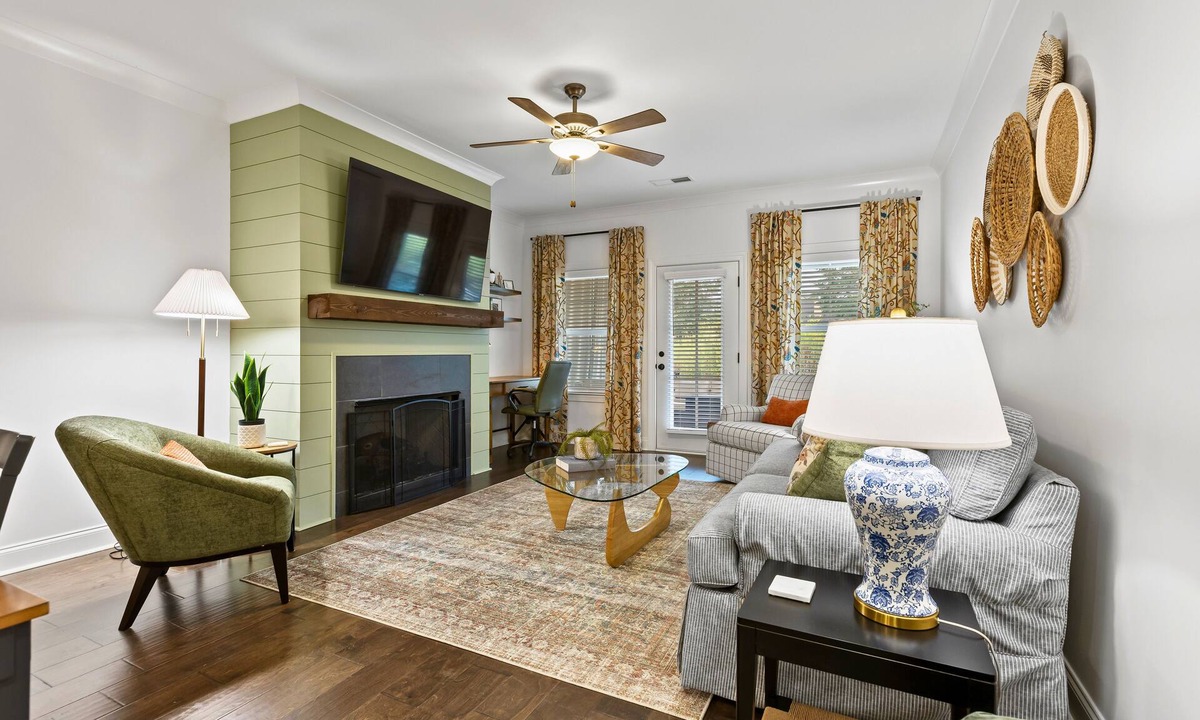 Auburn House | Tailored 2-bedroom townhome located in Auburn's peaceful Farmville Lakes