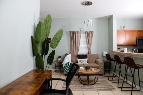 Old Seminole Heights House | Tampa Tropical Oasis Near Downtown