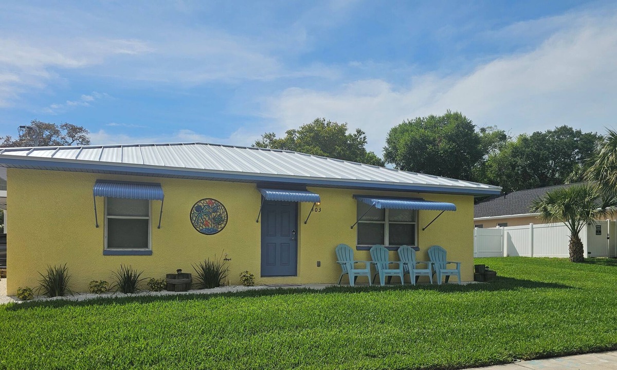 Tarpon Springs House | Tarpon Trailside Retreat 3-bedroom home in charming Tarpon Springs