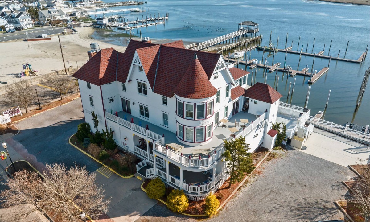 Somers Point House | TAVERN ON THE BAY HOTEL- Nucky Johnson Suite