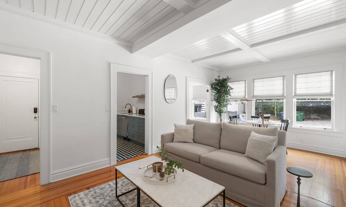 Hyde Park Apartment | The Adaline 3 Hyde Park Apt Steps to Bayshore