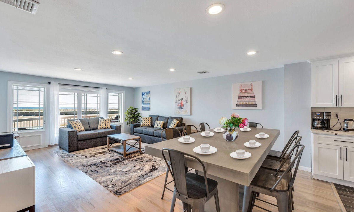 Long Beach House | The Alexa - Beachfront