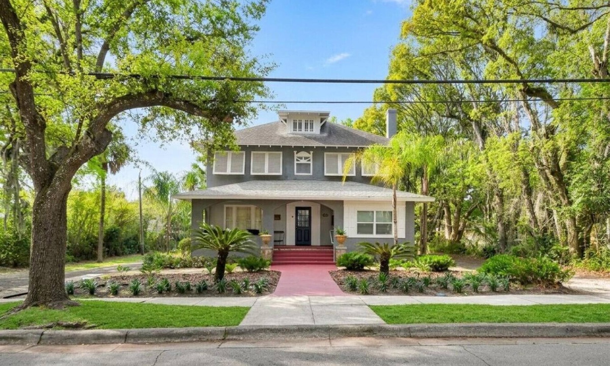 Rogers Deland House | The Arbor | Beautifully Restored 2BR Flat, Treetop Views, Stetson & Downtown