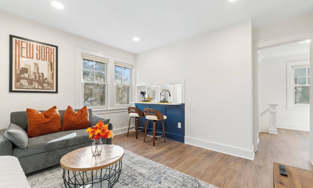 Bergenfield House | The Bar Loft - Second Floor Suite. Close proximity to NYC and MetLife Stadium.