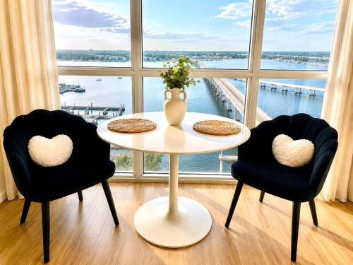 Fort Myers River District Apartment | The Caloosa Retreat