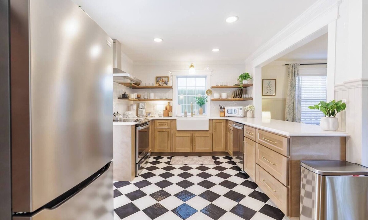 Valdosta House | The Carriage House | Cowboy Pool | Life Size Chess
