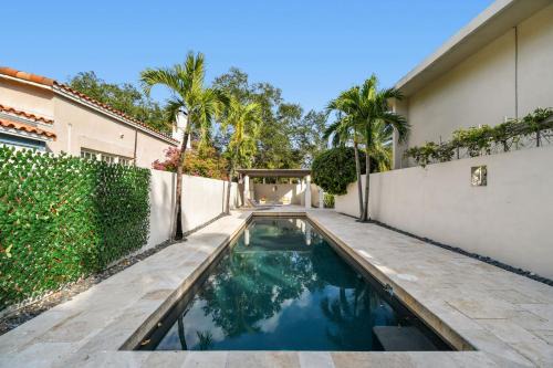 Davis Islands House | The Cove - Davis Island Estate