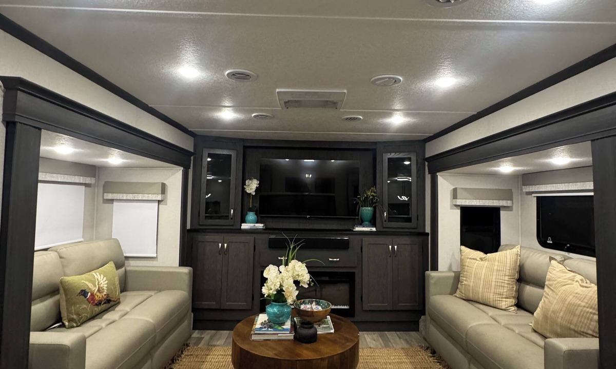 Hahira RV Rental | The Cozy Camper. Peaceful 1-bedroom campground with AC in charming Hahira