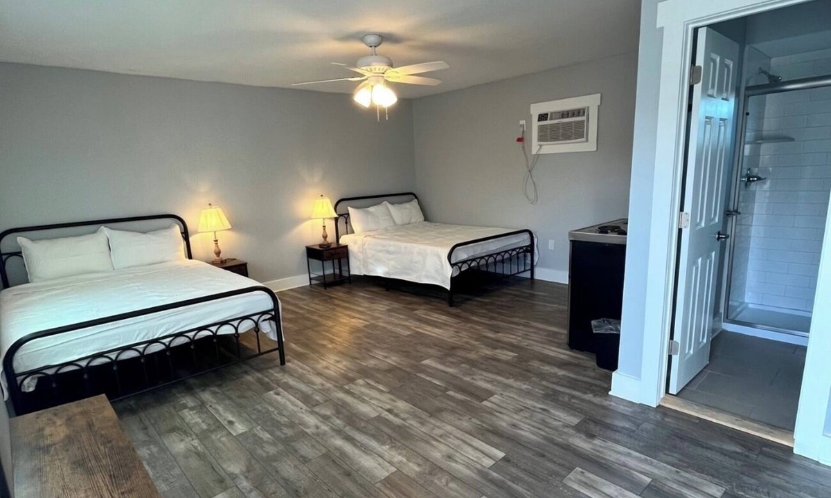 Panama City House | The East Bay Inn Room 5 - Cozy hotel in brilliant Panama City with AC, WiFi