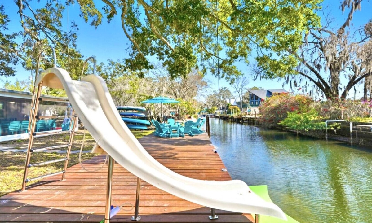 Weeki Wachee Gardens House | The Fancy Fin- Near Roger's Park and Main River, Waterslide, Kayaks, Gulf Access