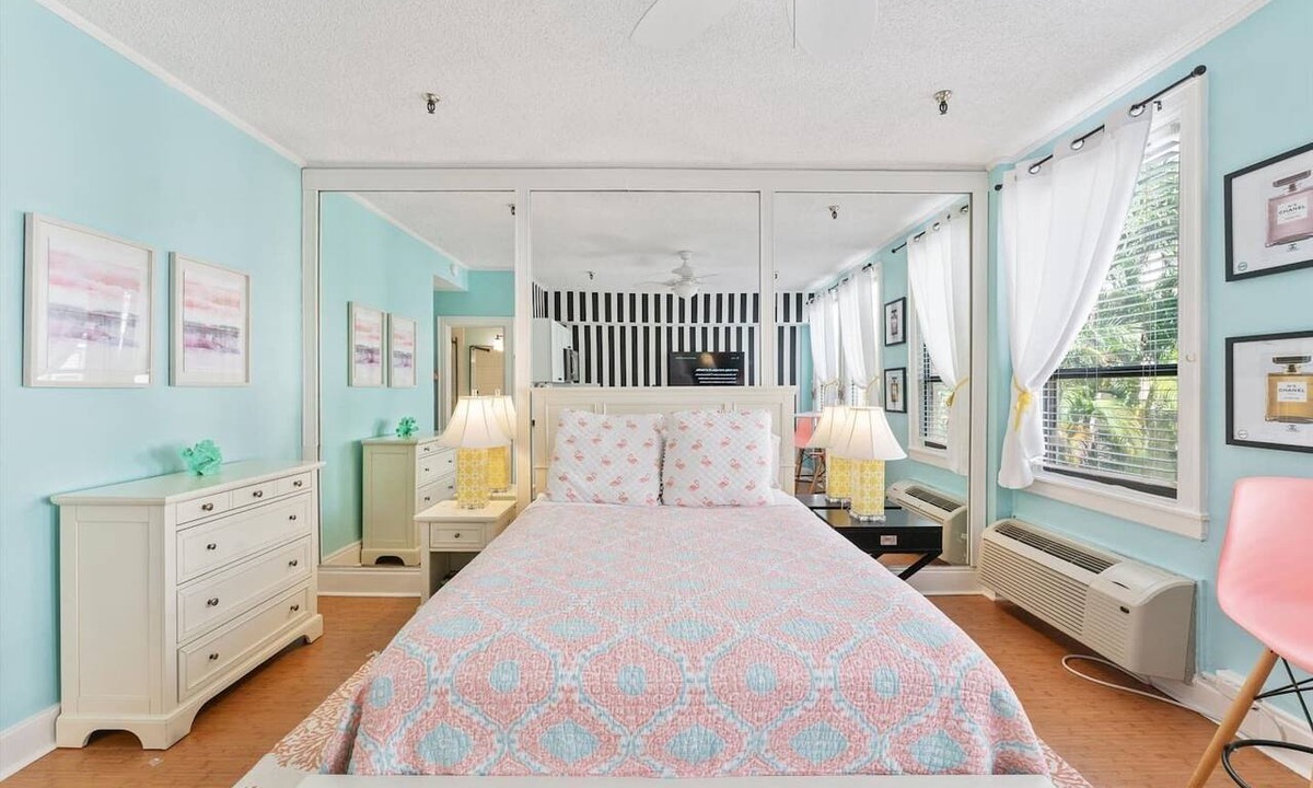 Palm Beach - West Palm Beach Apartment | The Flamingo Flat | Steps to Beach + Heated Pool