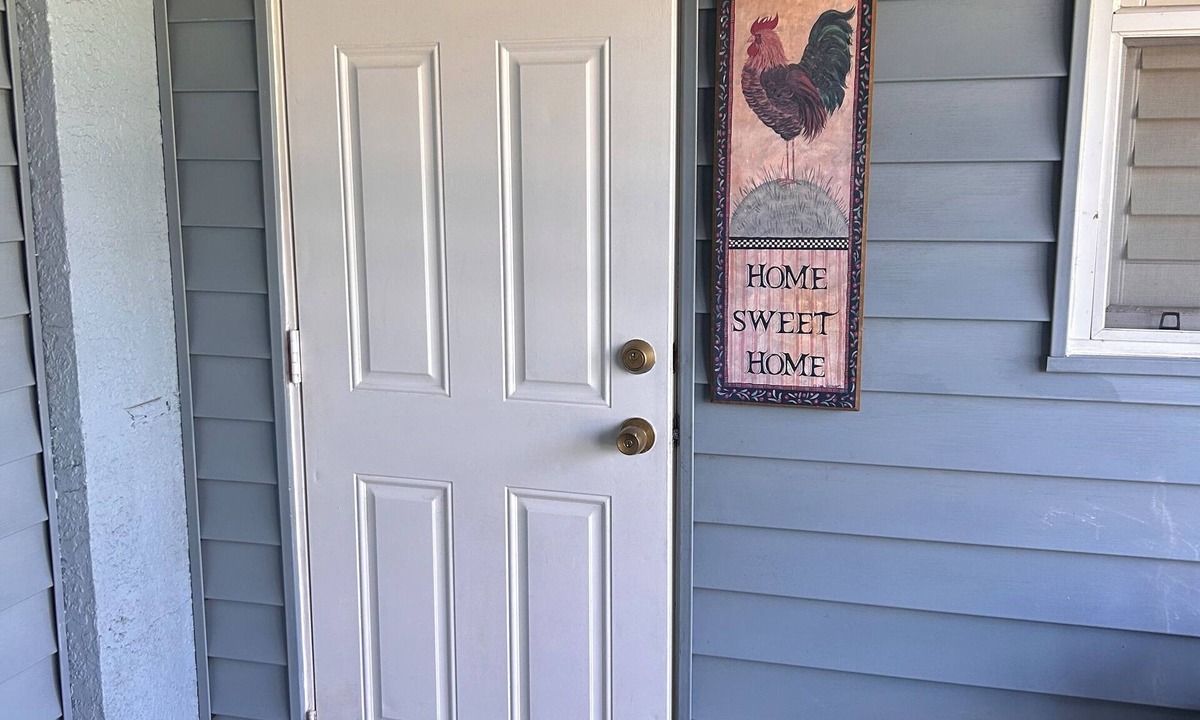 Naples House | The Funky Chicken studio is unique. Pet friendly. Key West atmosphere.