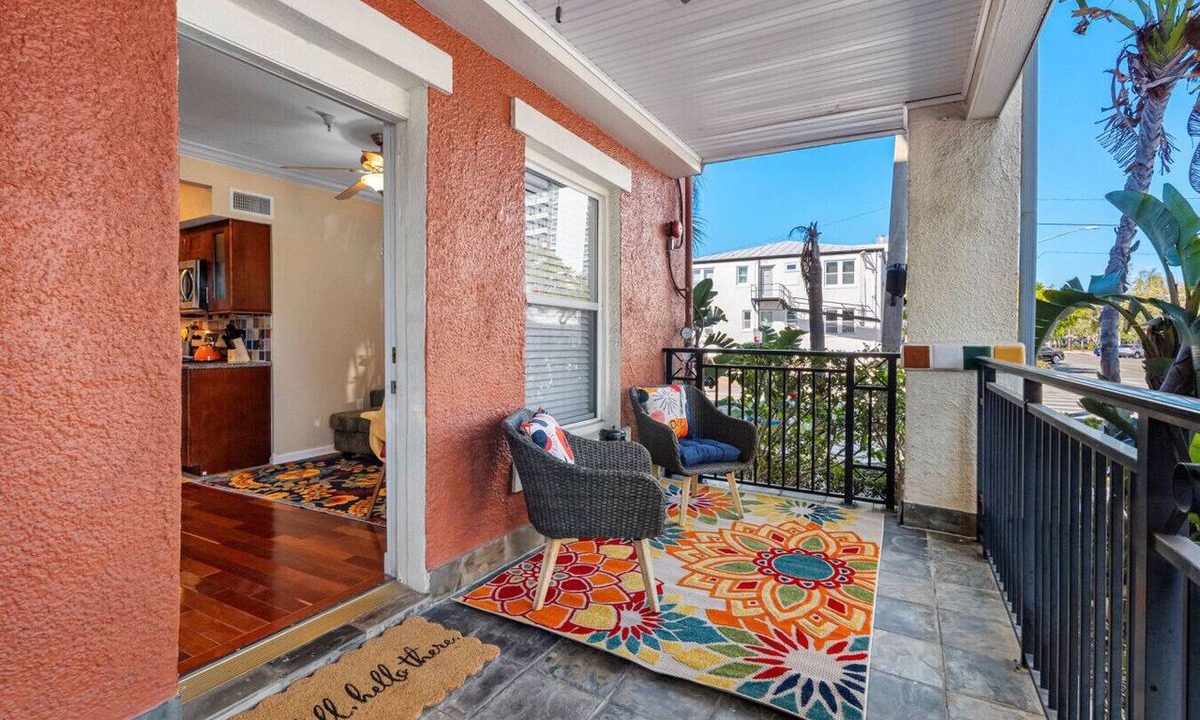 St. Petersburg - Clearwater Condo | `The Gallery` - Artful Stay in Downtown St Pete