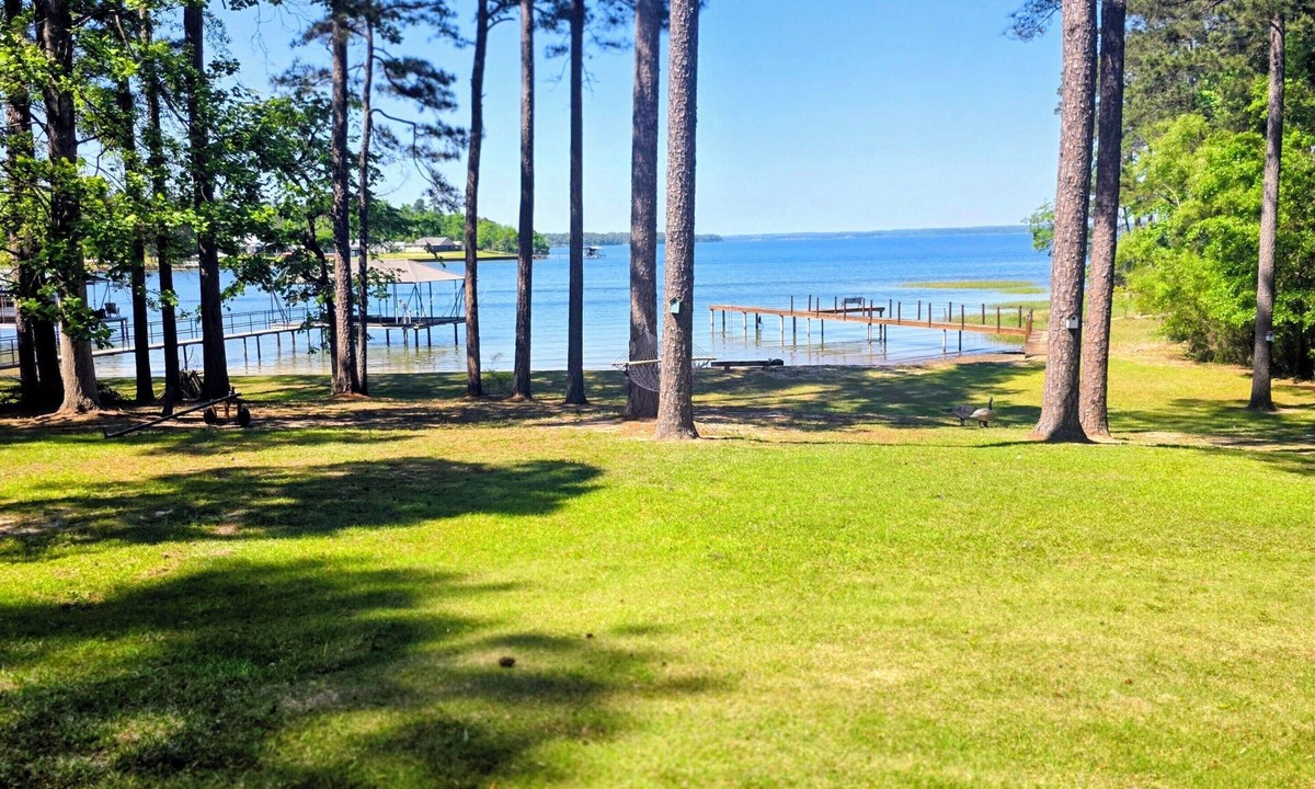 Abbeville House | The Happy Place - A flat lot without any steps to the dock!