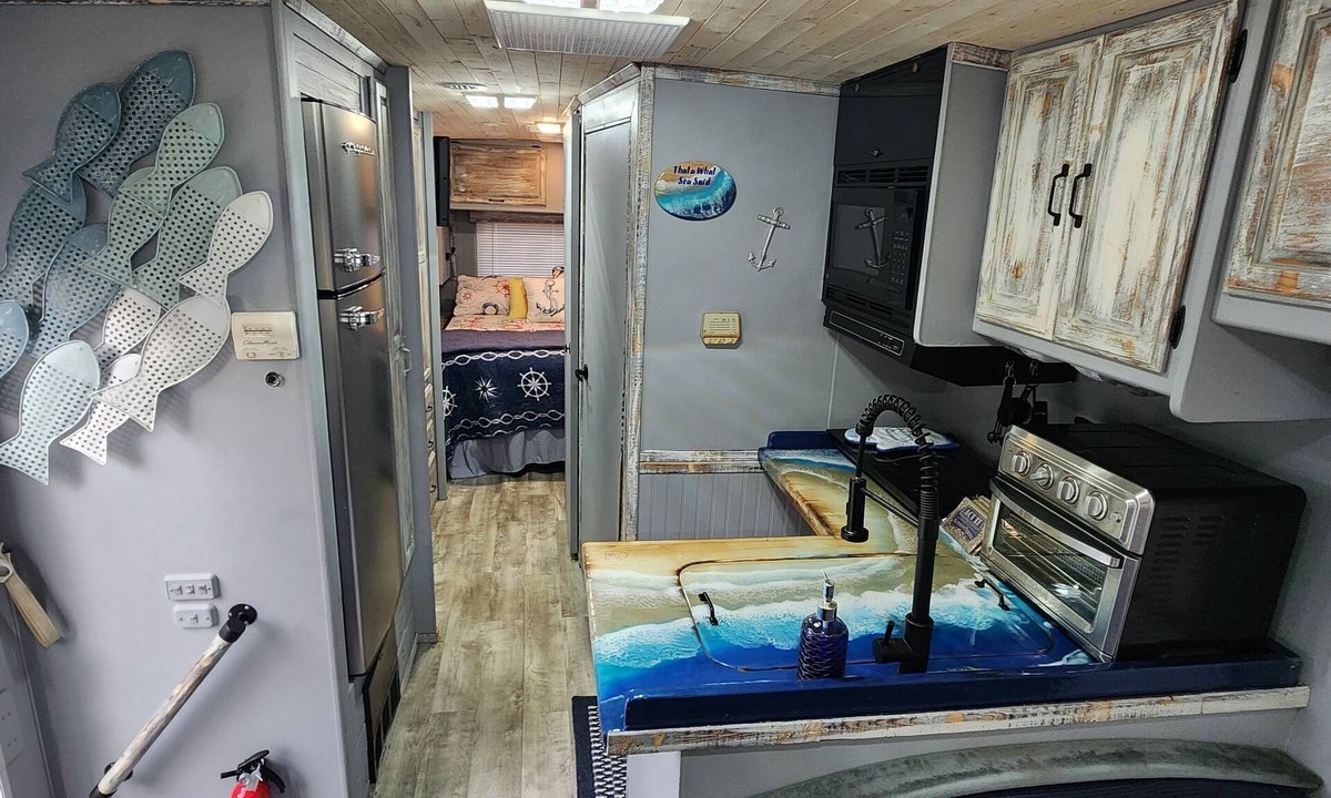 Perry House | The Holy Mackerel Family and pet friendly