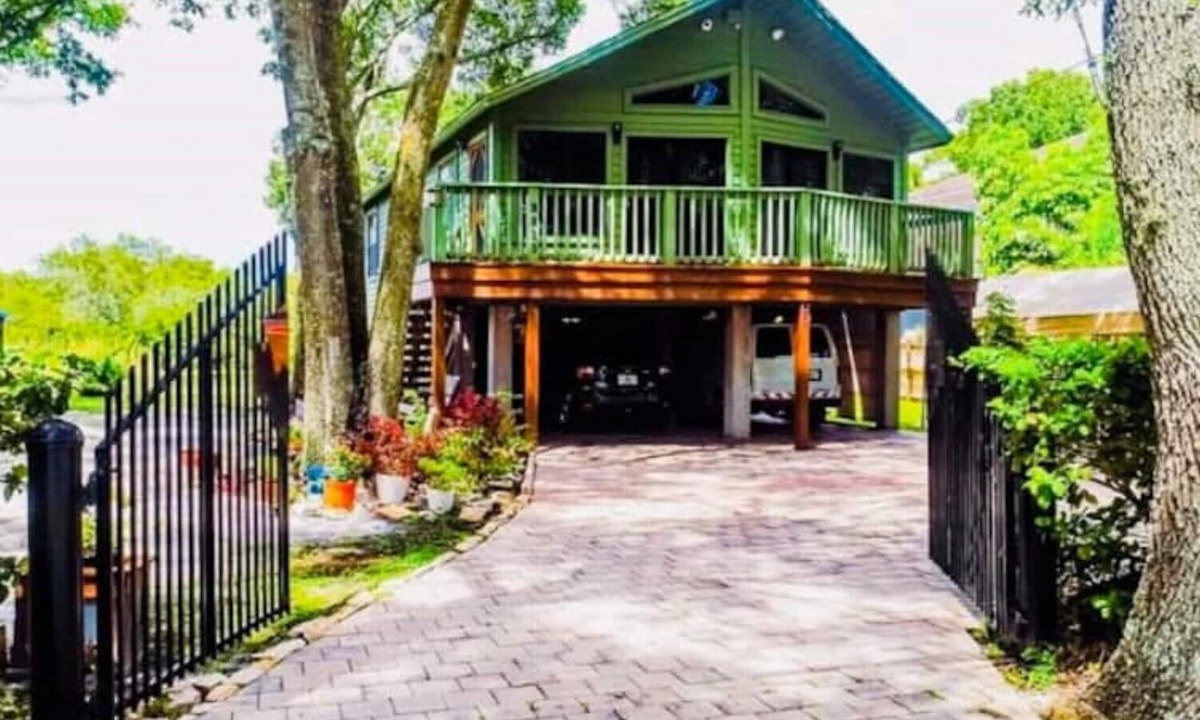 Tampa Cabin | THE LAKE HOUSE