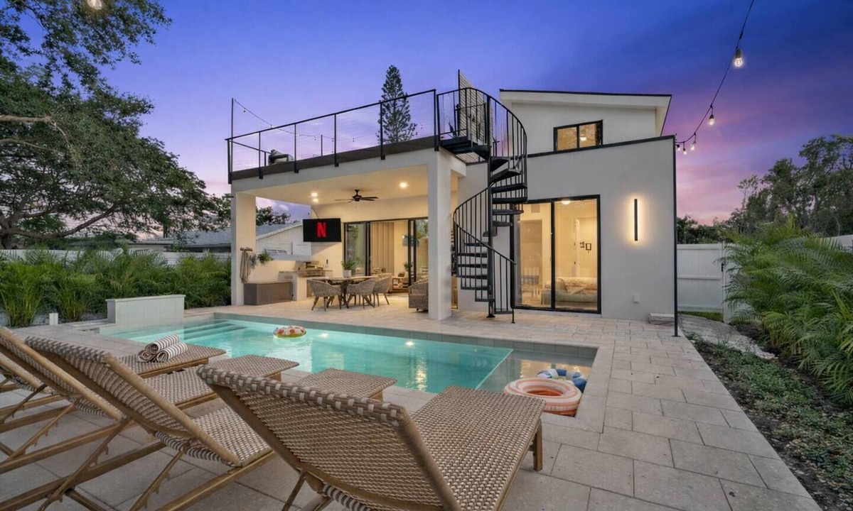 Alta Vista House | The Legacy Trail Oasis Luxe Pool + Rooftop Deck