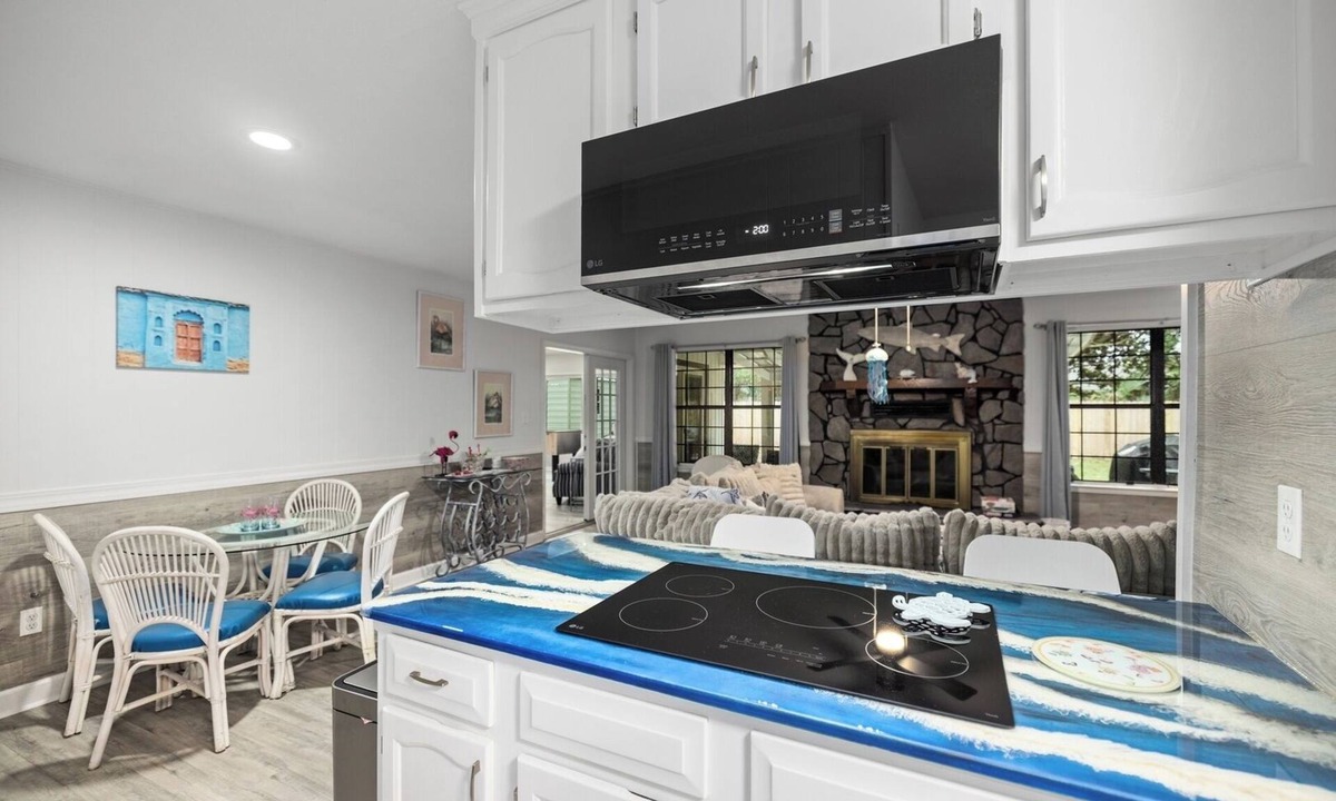 Niceville House | The Old Post House | Sleeps 12 | Destin Bay Bridge