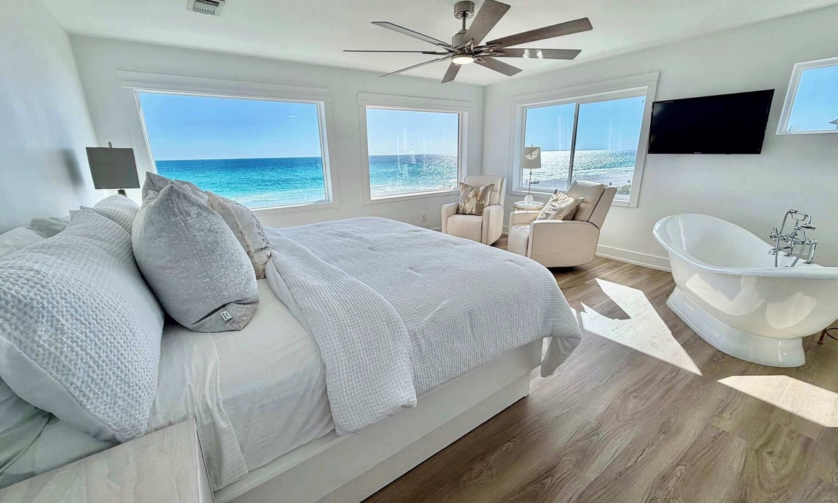 Bahama Beach House | The Pearl of Panama II | 9BR Gulf Views | Bikes/Carts
