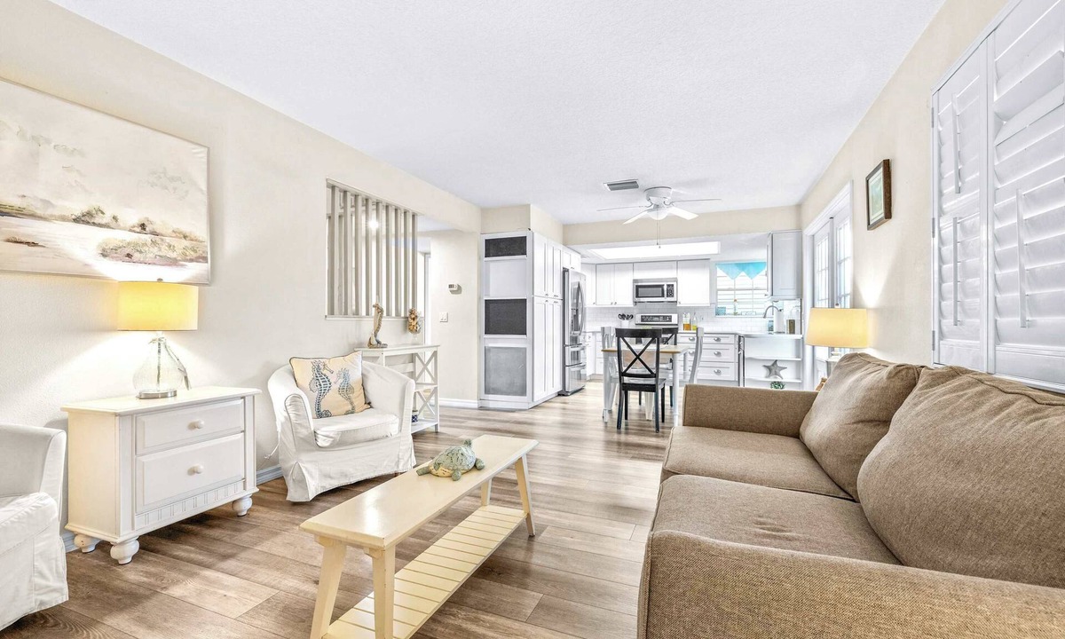 Beach Park House | The Roland Villa - For 12ppl