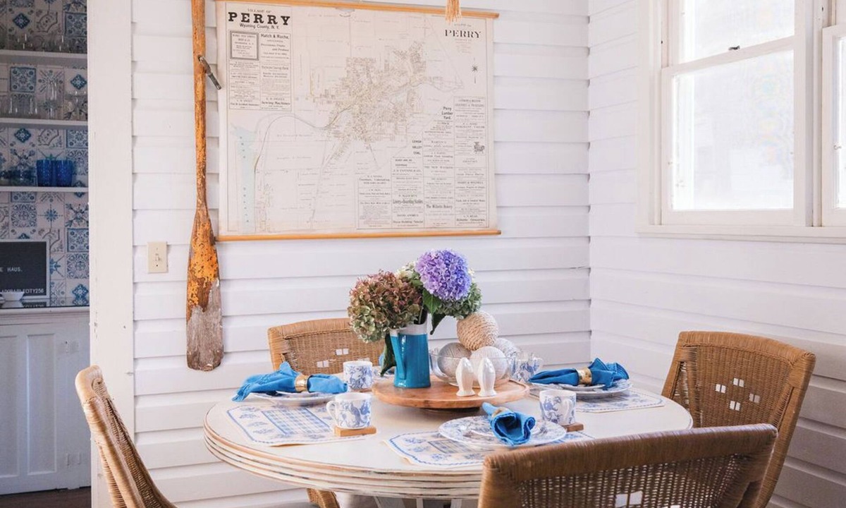 Dale House | The ultimate cottage core experience in a serene lake country setting overlooking Silver Lake - minutes from Letchworth State Park and downtown Perry, NY