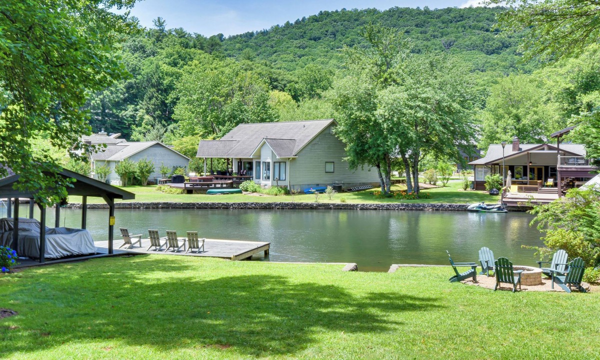Wiley House | The Ultimate Luxury Retreat on Lake Burton!