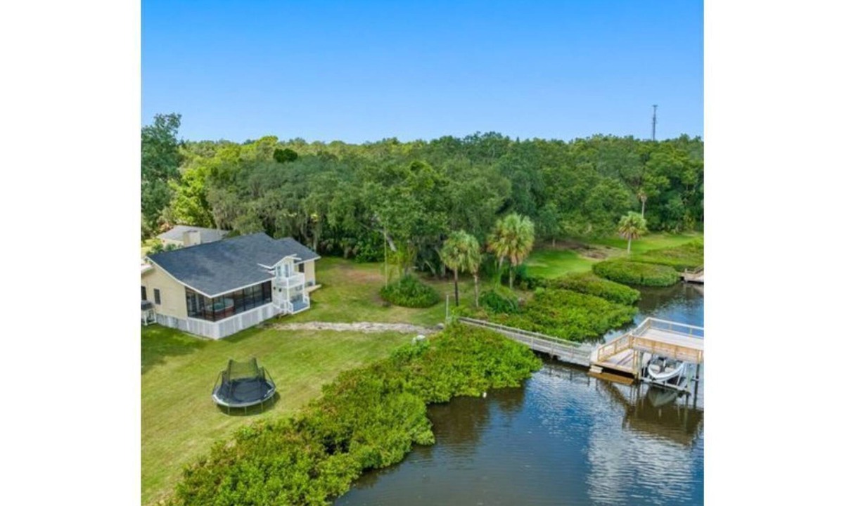 Concerned Citizens of Gibsonton Area House | The Ultimate Waterfront View
