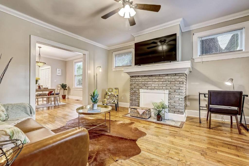 Riverside Apartment | The White Len
