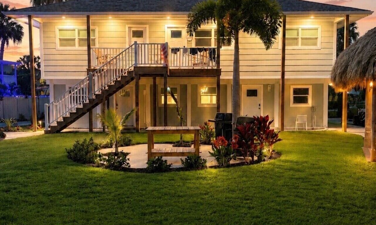 Mid Island Apartment | The Woods at Coconut Cove