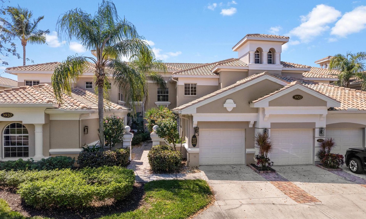 Naples Condo | TIRED OF COLD WEATHER?nSpacious, luxurious Condo with lake/golf course views.n
