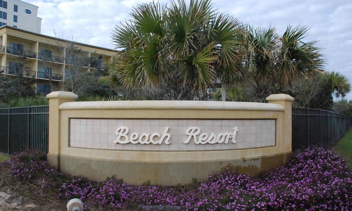 Destin Condo | TOP FLOOR Beach VIEW, Fabulous Pool, FREE BEACH SERVICE, BY OWNER Low Fall Rate