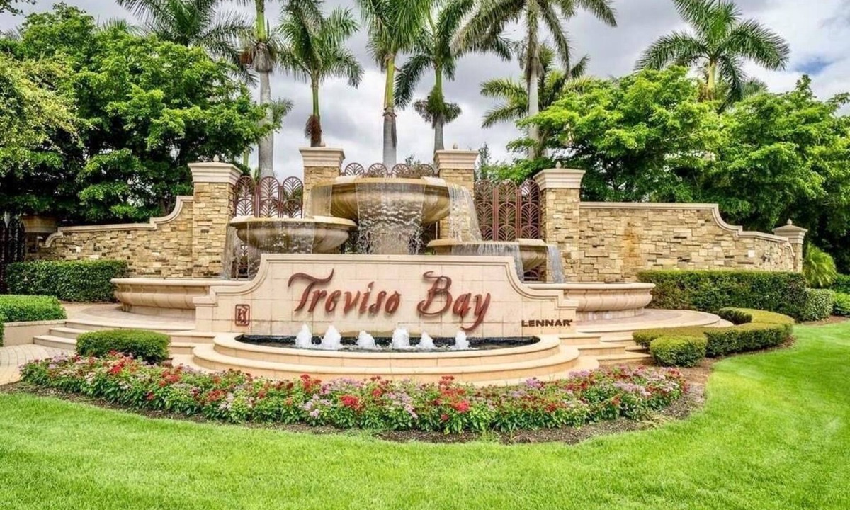 Naples House | TPC Treviso Bay Golf Resort Paradise - Coach Home with Lake View!