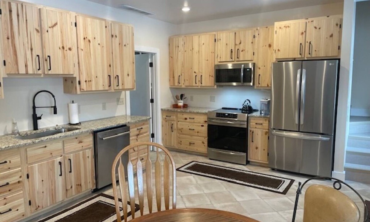 Rudyard Cabin | Trails End Lodge -comfort, convenience & location -10% discount for 7 night stay