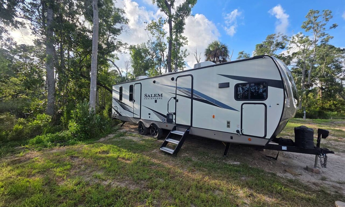 Steinhatchee RV Rental | Tranquil 1-bedroom camper in Steinhatchee near attractions! 4 full hook up lots