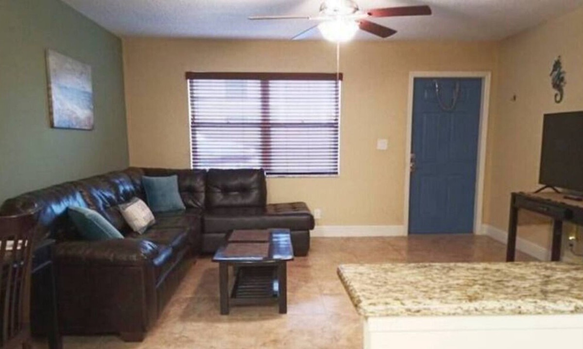 North Palm Beach Apartment | Tranquil 2/1 Waterfront Apt in North Palm Beach