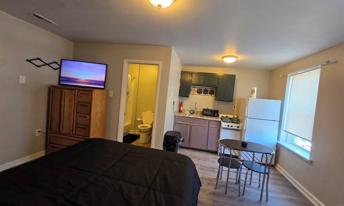 Camden Apartment | Tranquil Studio apartment with AC in charming Camden near Philadelphia
