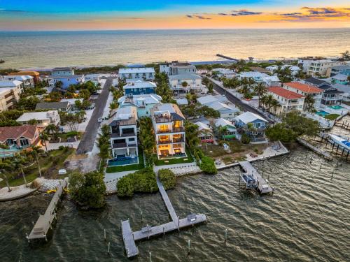 Bradenton Beach House | Tropic Like Its Hot