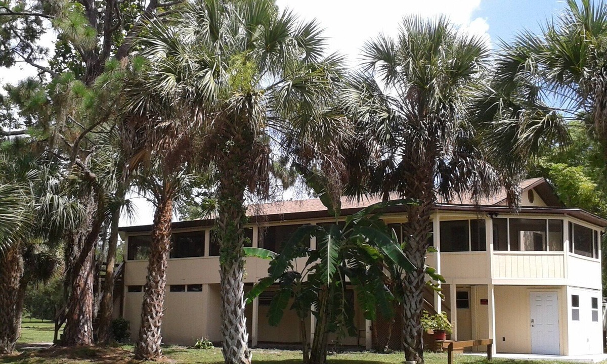 Sarasota House | TROPICAL 2 BEDROOM "TREE HOUSE" UNIT "A" ON EQUINE RANCH