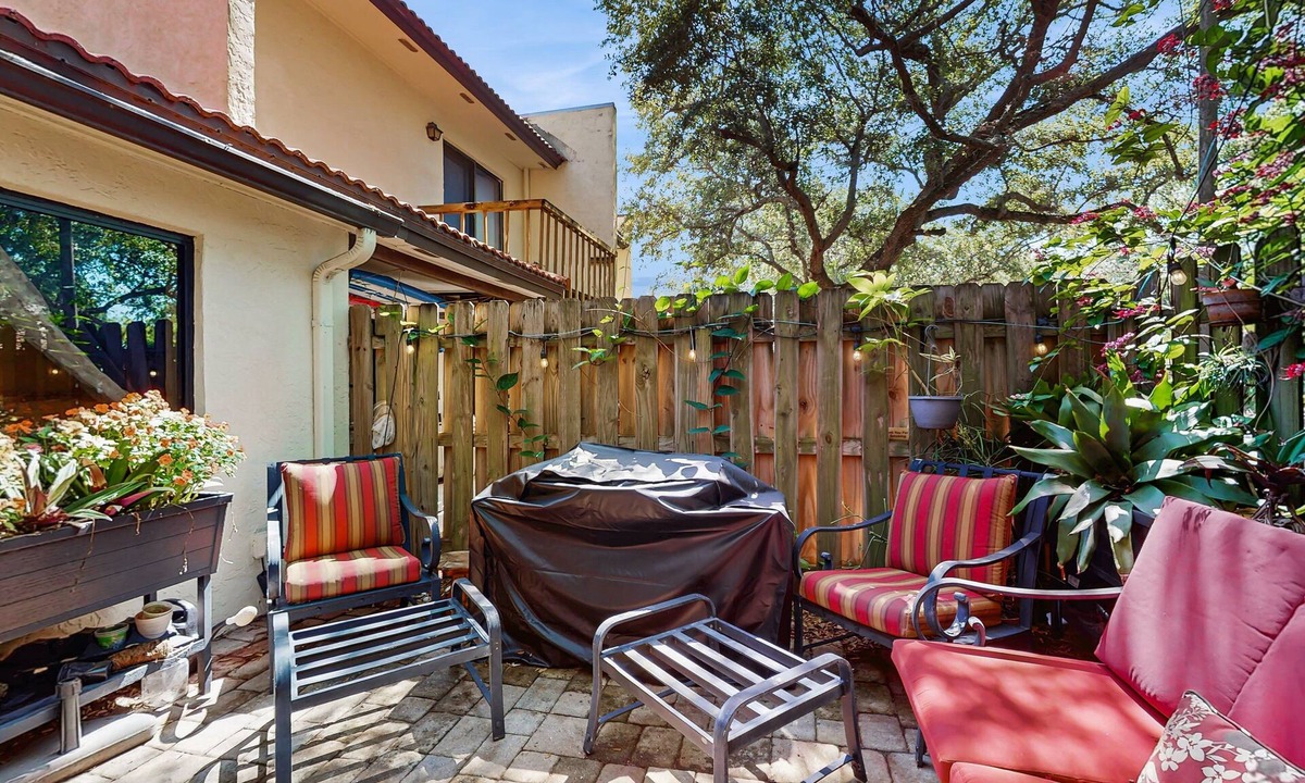 Ocean Woods House | Tropical Backyard Oasis W/Ground-Floor Walkout Patio, BBQ Grills, & Fenced-in Yard!☀️